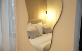 Nea Deluxe Apart-Hotel